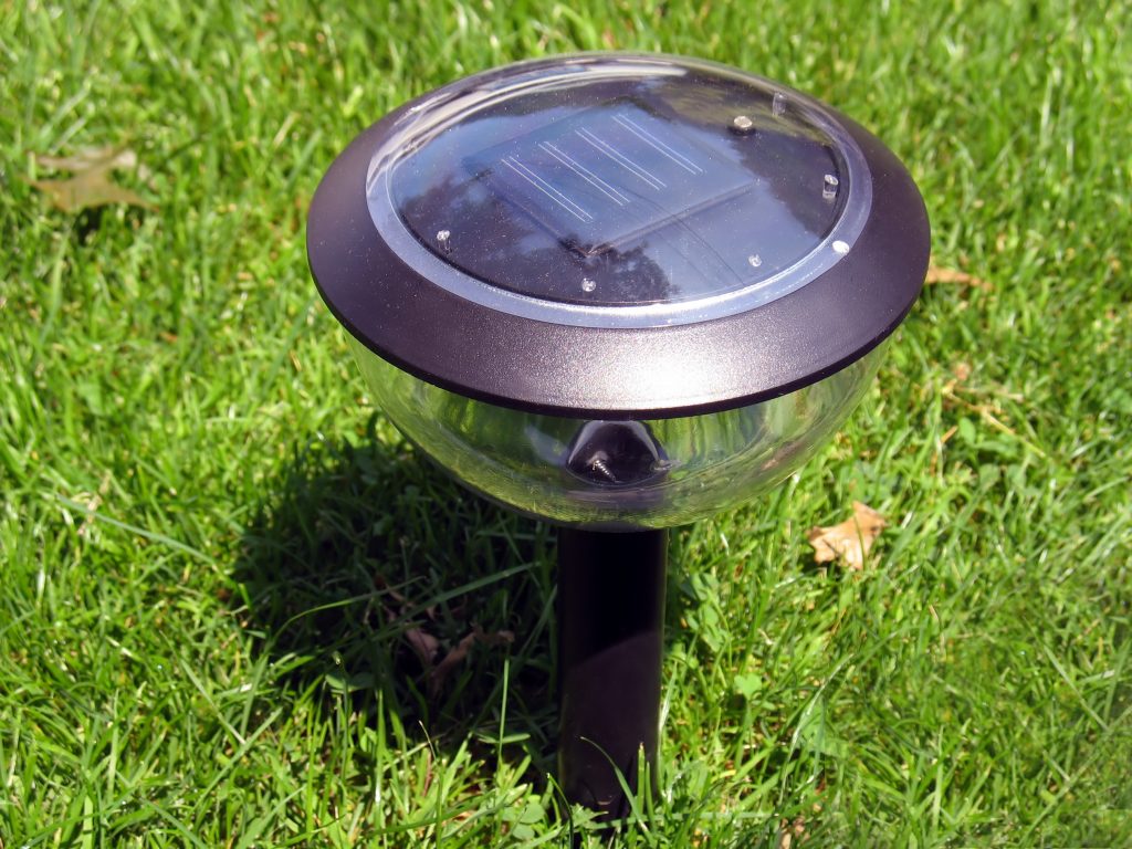 How to select outdoor solar post lights